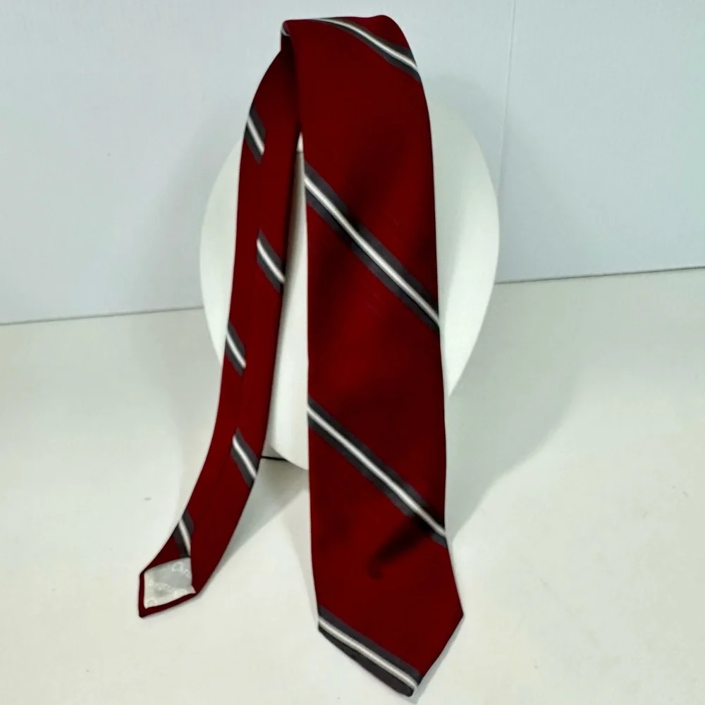 CHRISTIAN DIOR Paris New York Tie Dark Red Gray Embroidered Logo 3”W 56.…